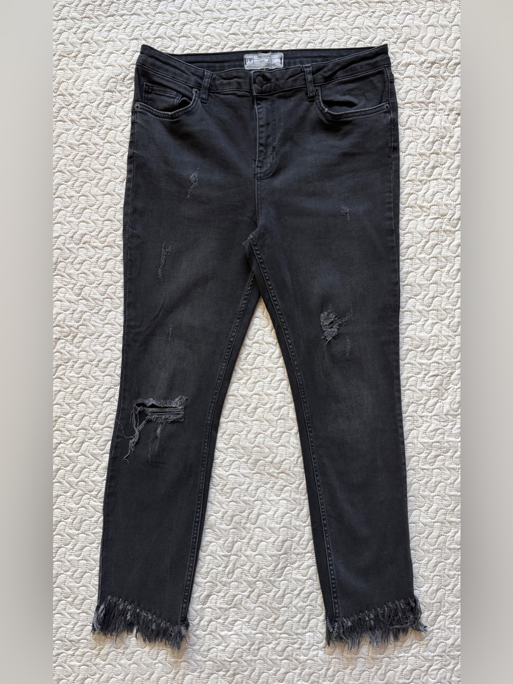 Free People Women’s Black Distressed Skinny Jeans Raw Hem Size 31x26 (fits 32)